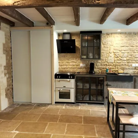 Au Petit Bonheur De *